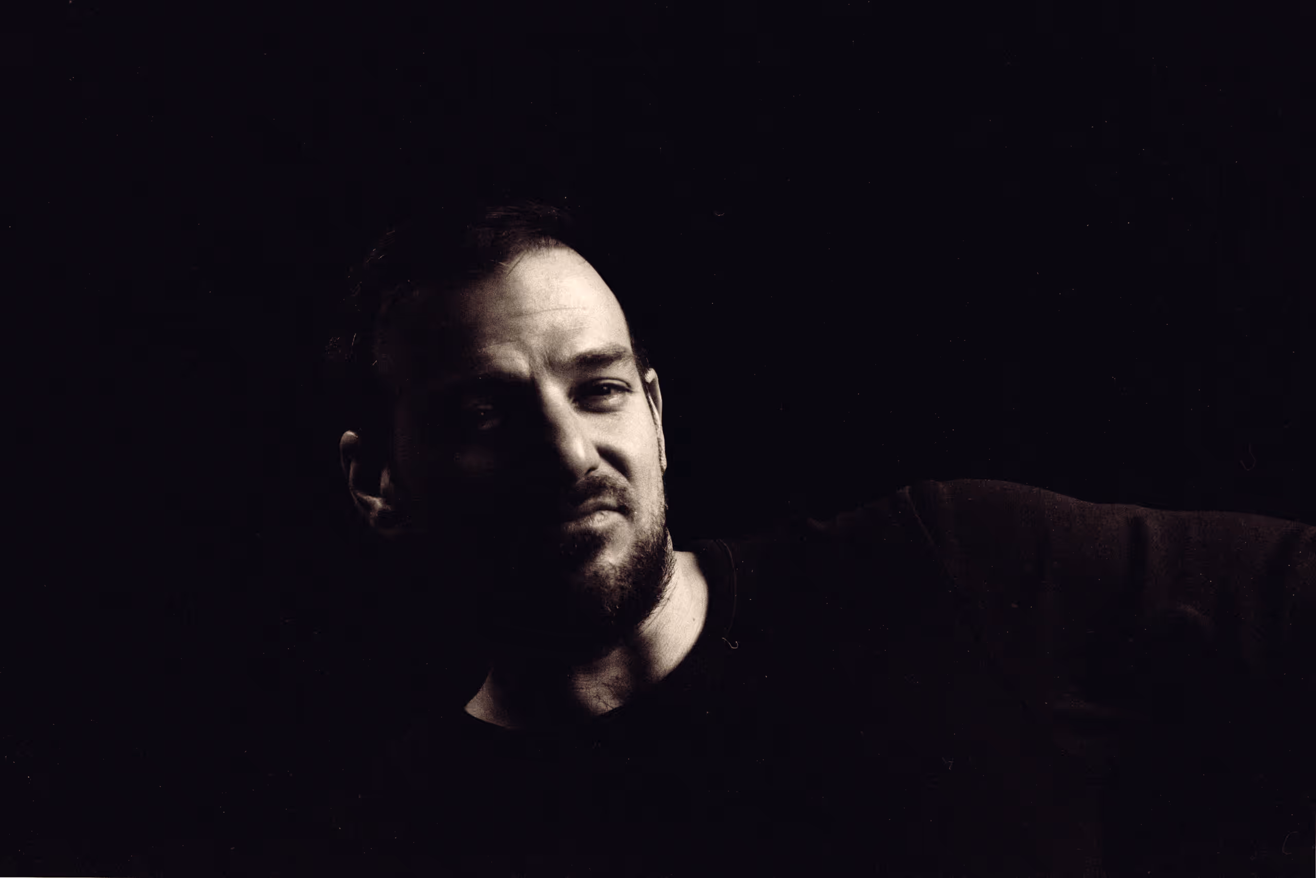 Wildmann
      
      Schwarzweißfotografie auf 35mm Rollei Superpan&nbsp;200
      