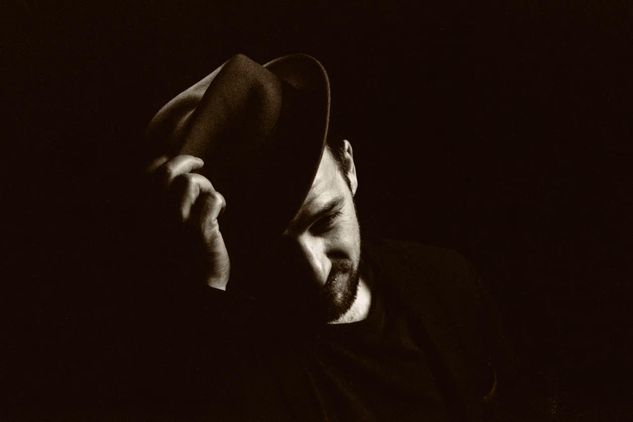 Wildmann
      
      Schwarzweißfotografie auf 35mm Rollei Superpan&nbsp;200
      