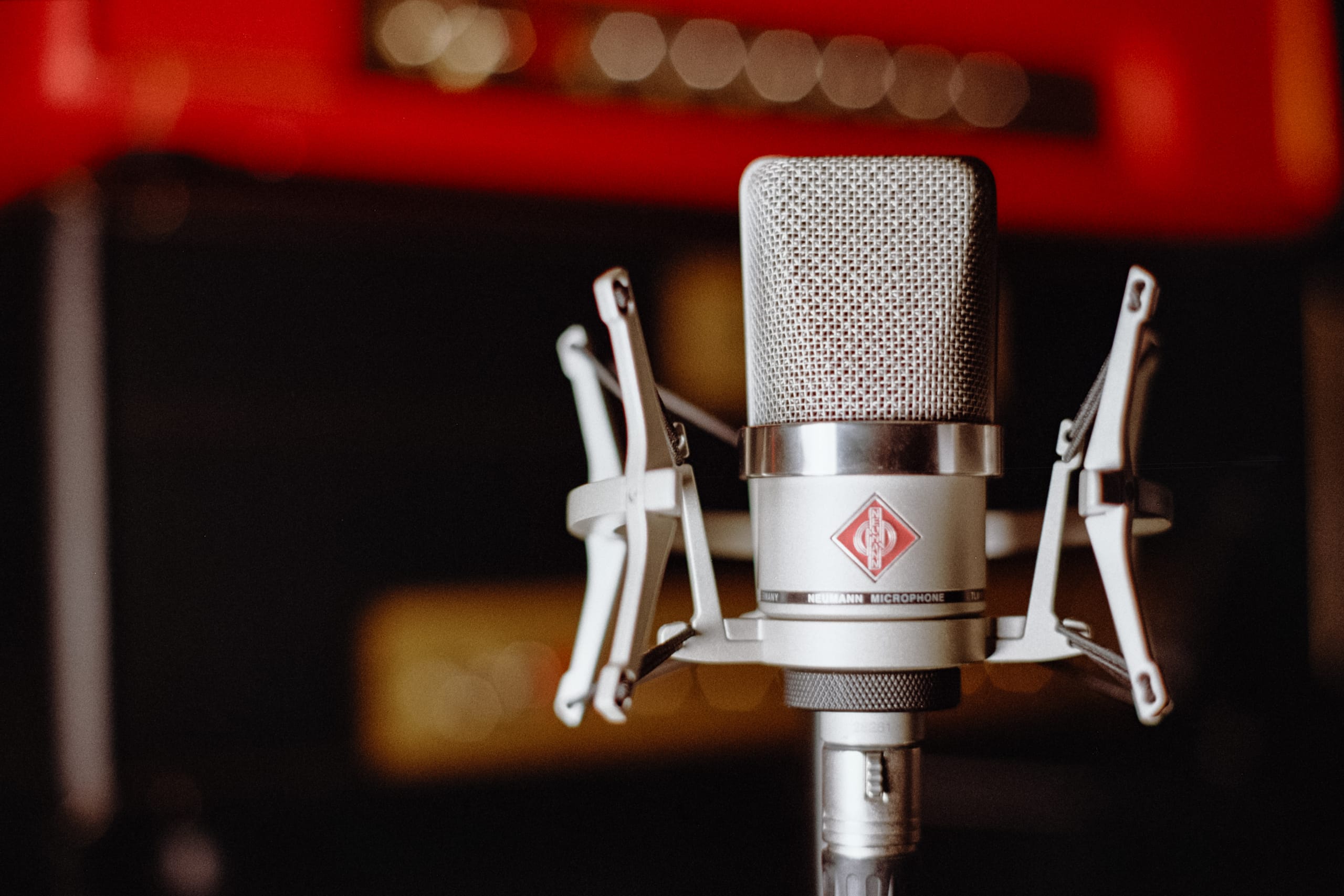 Neumann TLM 102 Mikrofon für Gesangsunterricht und Vocal Coaching im Tonstudio